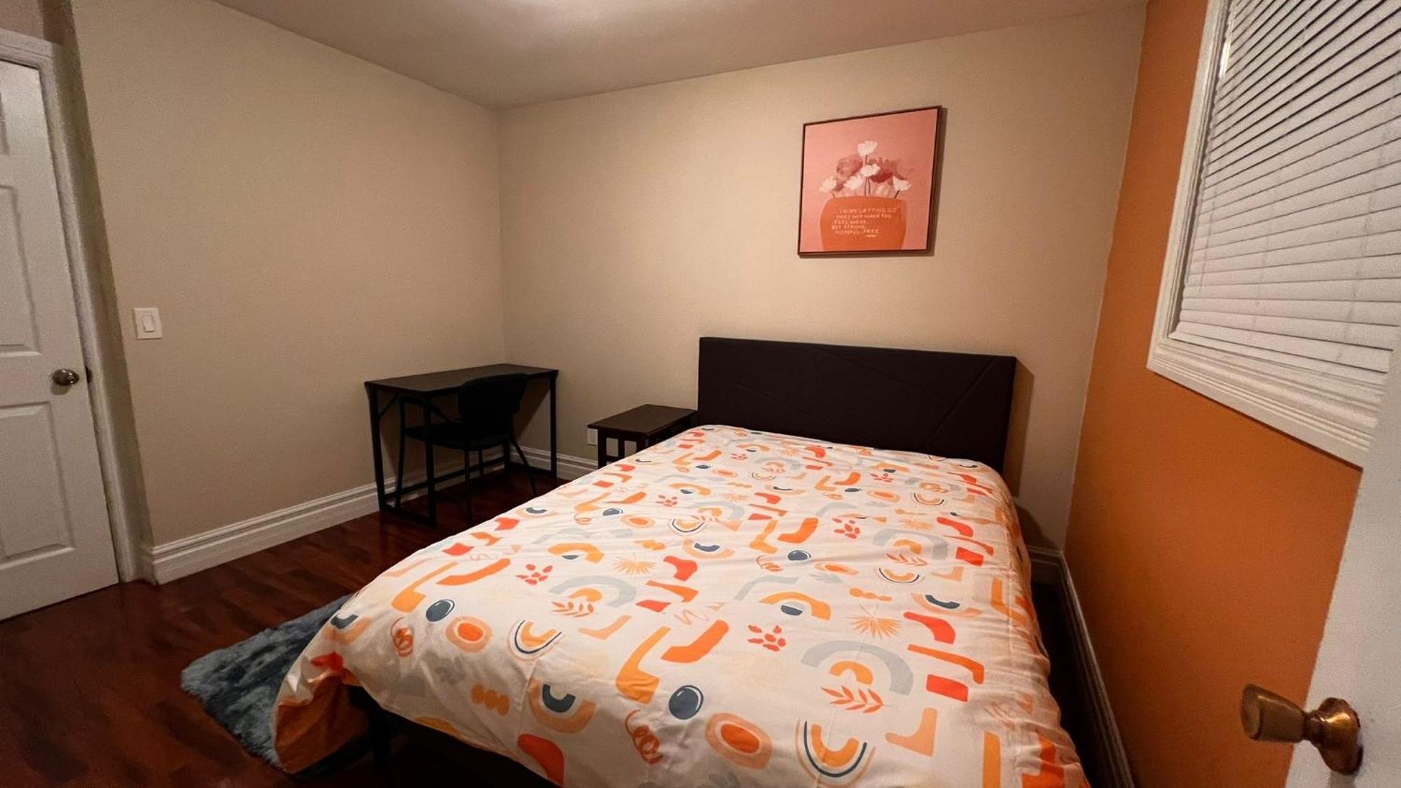 Affordable Downtown Private *