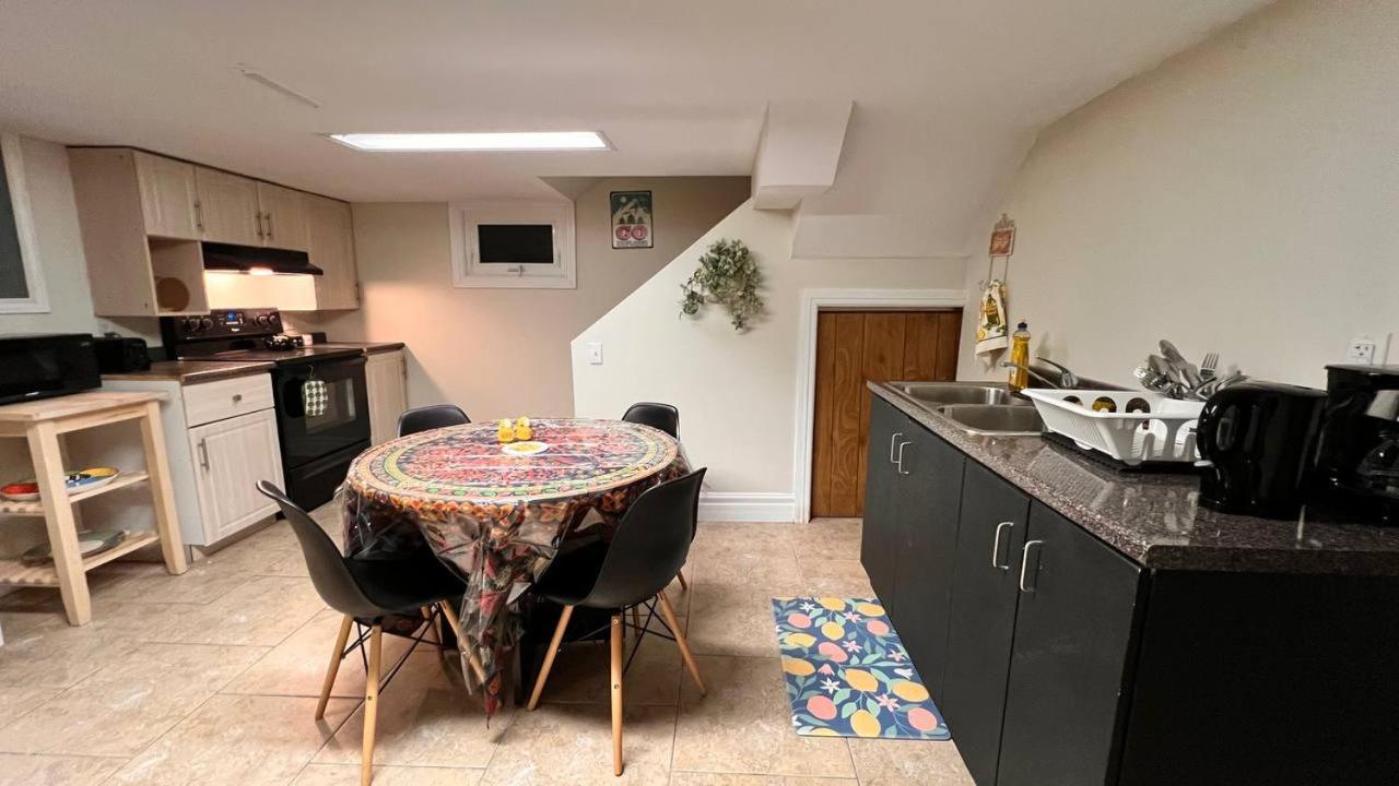 Affordable Downtown Private Apartment Windsor